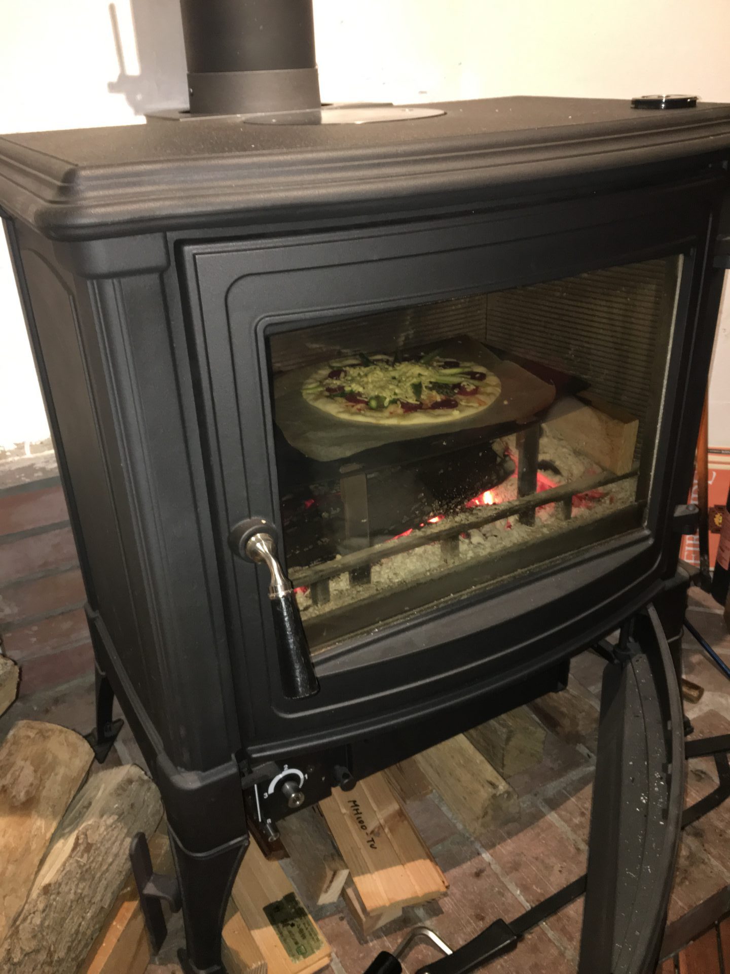 S43 (Nestor Martin S43) には空気取入口の開閉調整レバーが付いているので火力調整は思いのまま