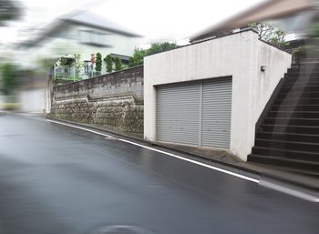 建築地は詳細不明な古い大谷石積み擁壁と鉄筋コンクリート造で築造された地下車庫の上の土地