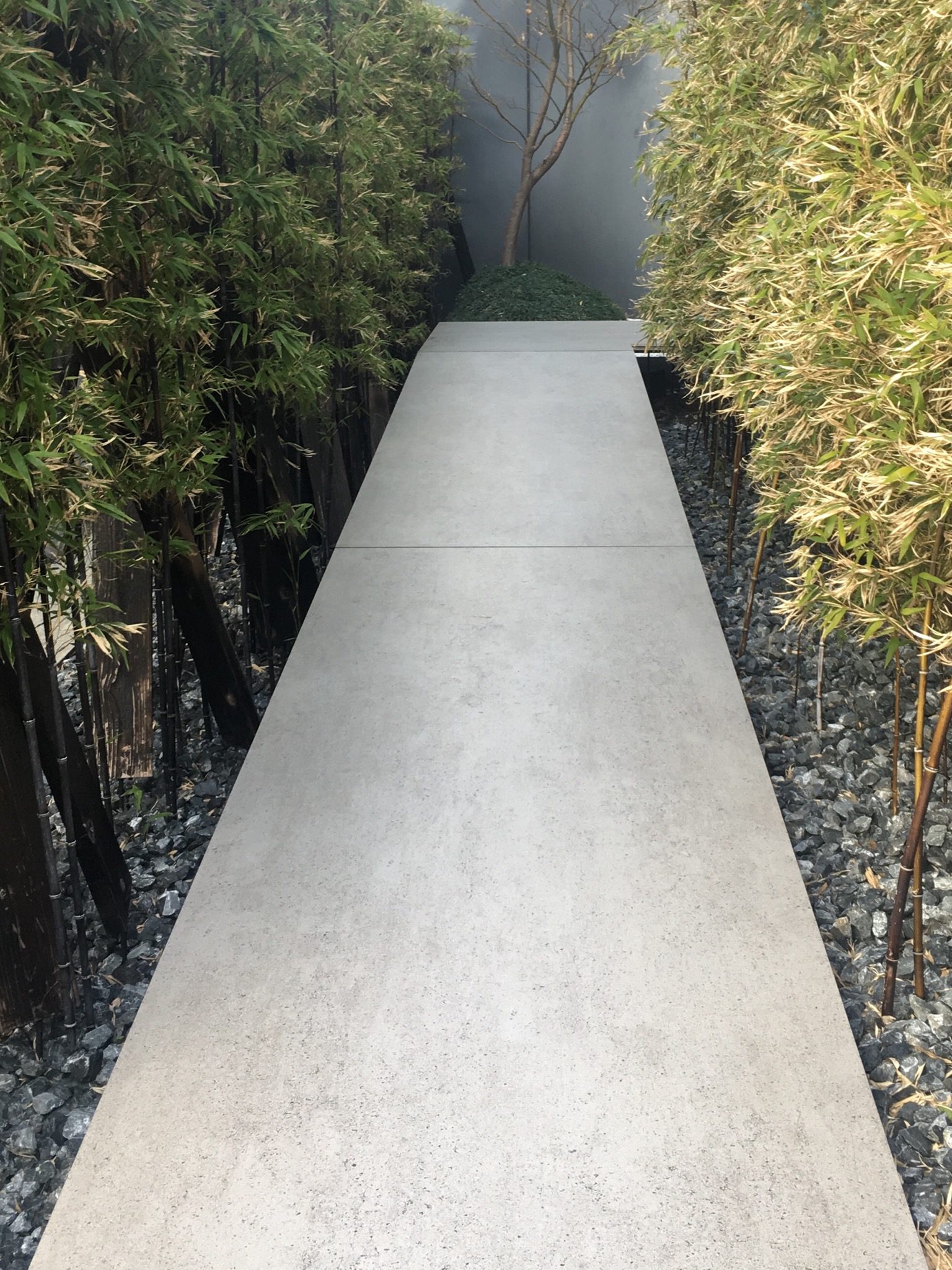 南青山の日本料理店のアプローチ